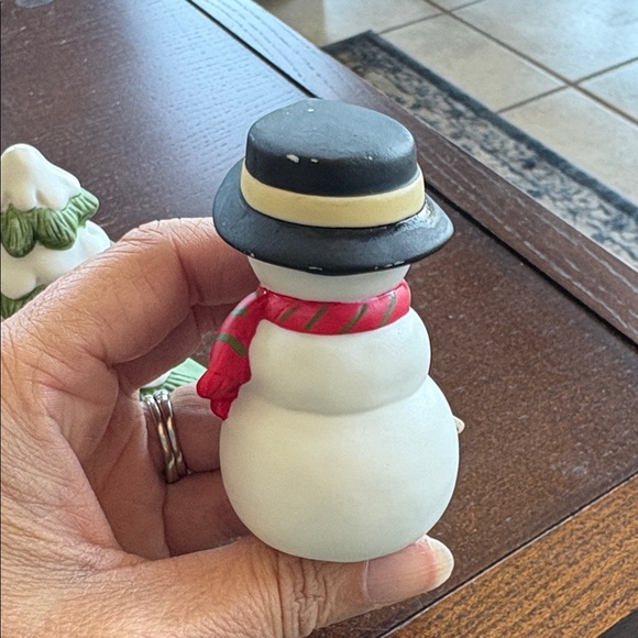 Vintage Homco #5101 Christmas Figurine Snowman and Christmas tree - Picture 5 of 7